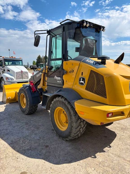 John Deere 326P