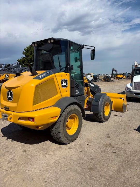 John Deere 326P