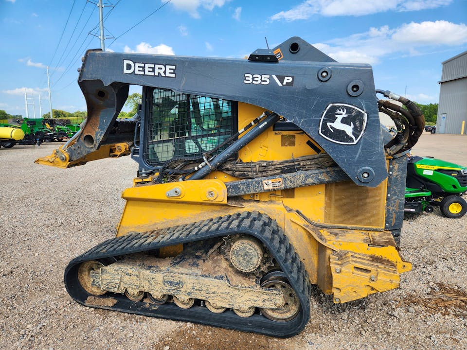 John Deere 335 P