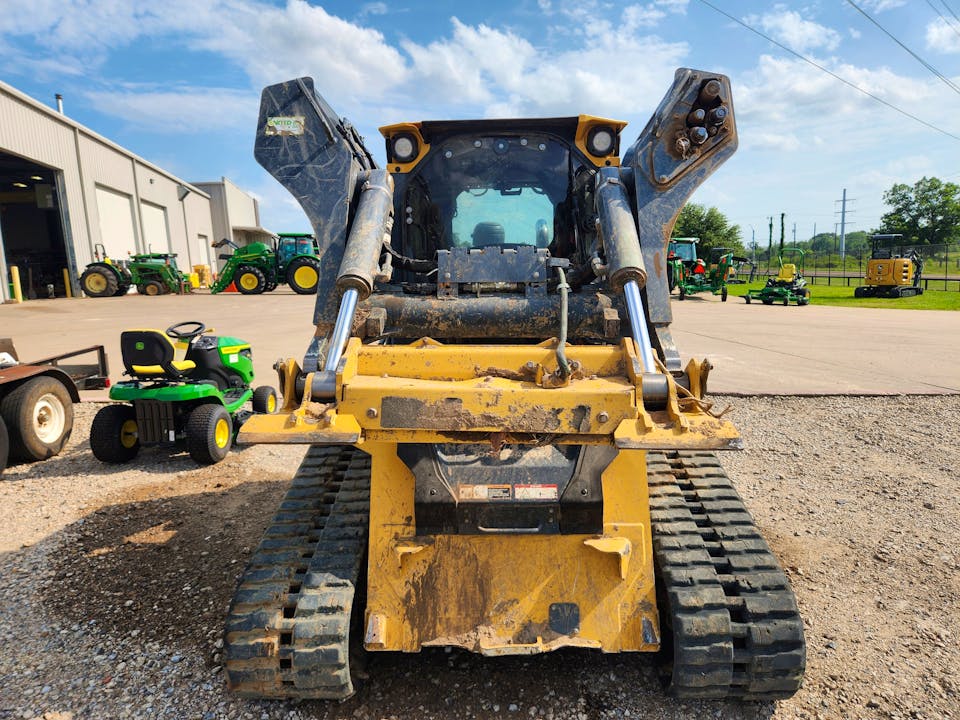 John Deere 335 P