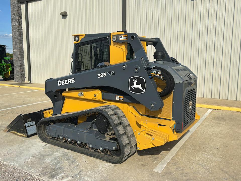John Deere 335 P