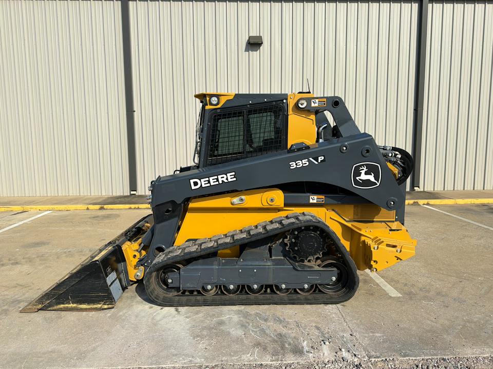 John Deere 335 P