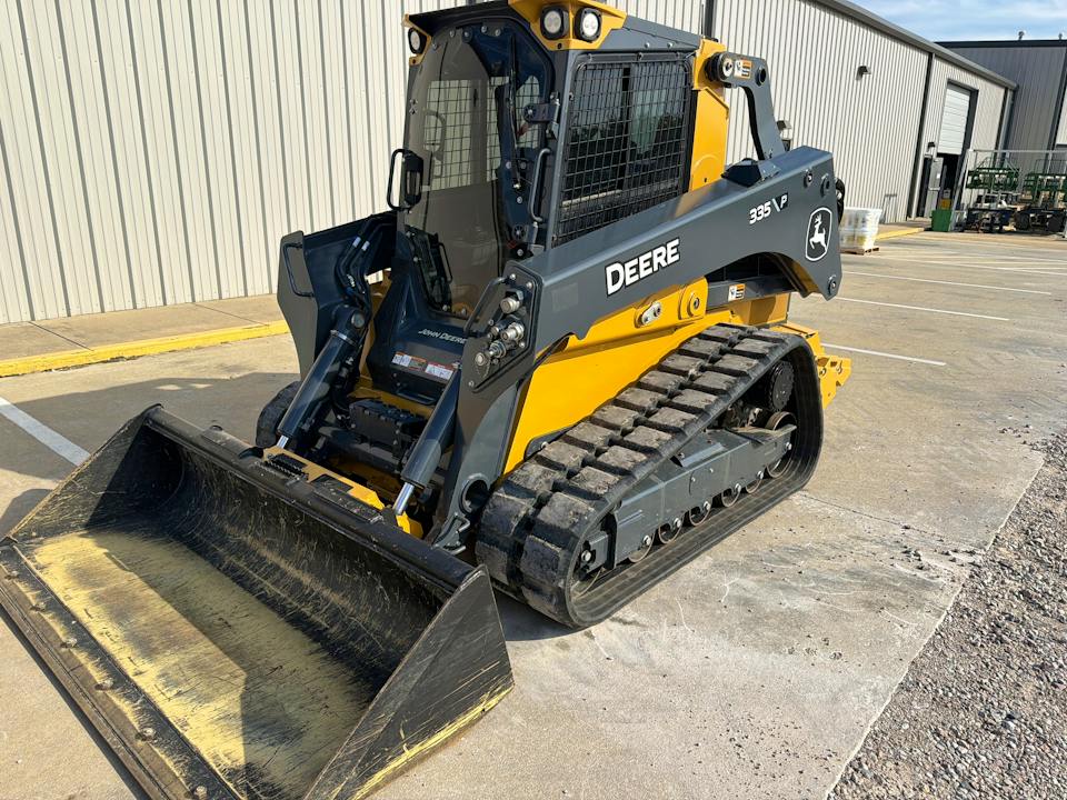 John Deere 335 P