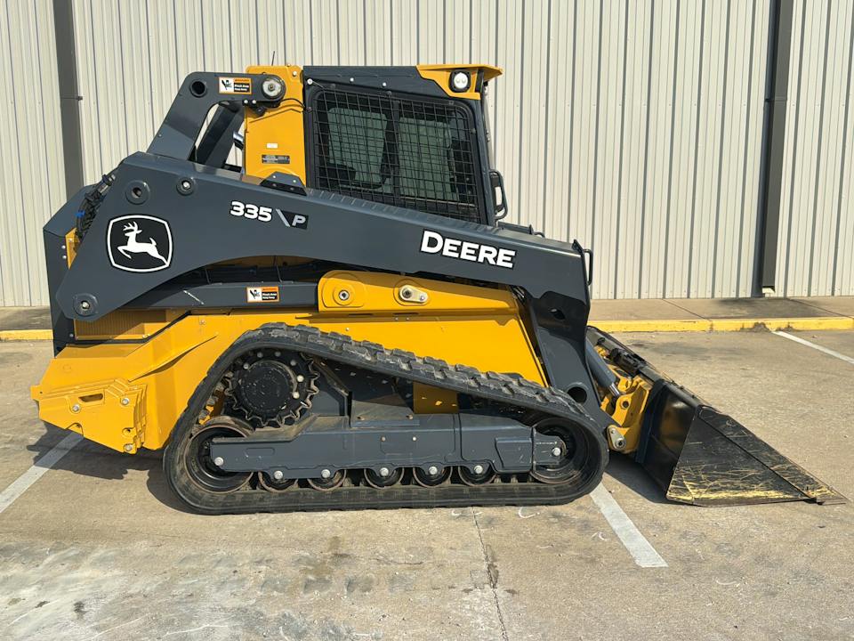 John Deere 335 P