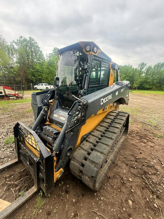 John Deere 335 P