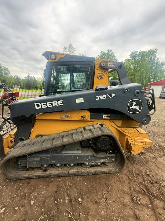 John Deere 335 P