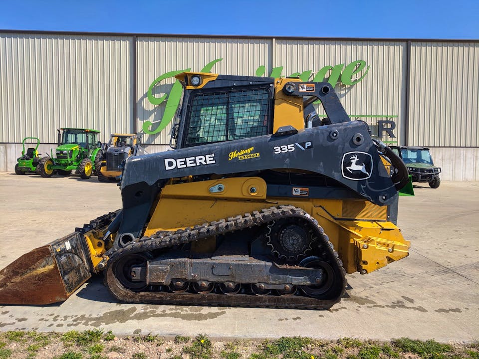 John Deere 335 P