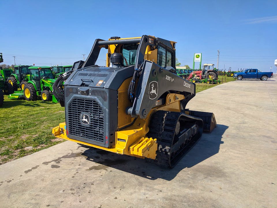 John Deere 335 P