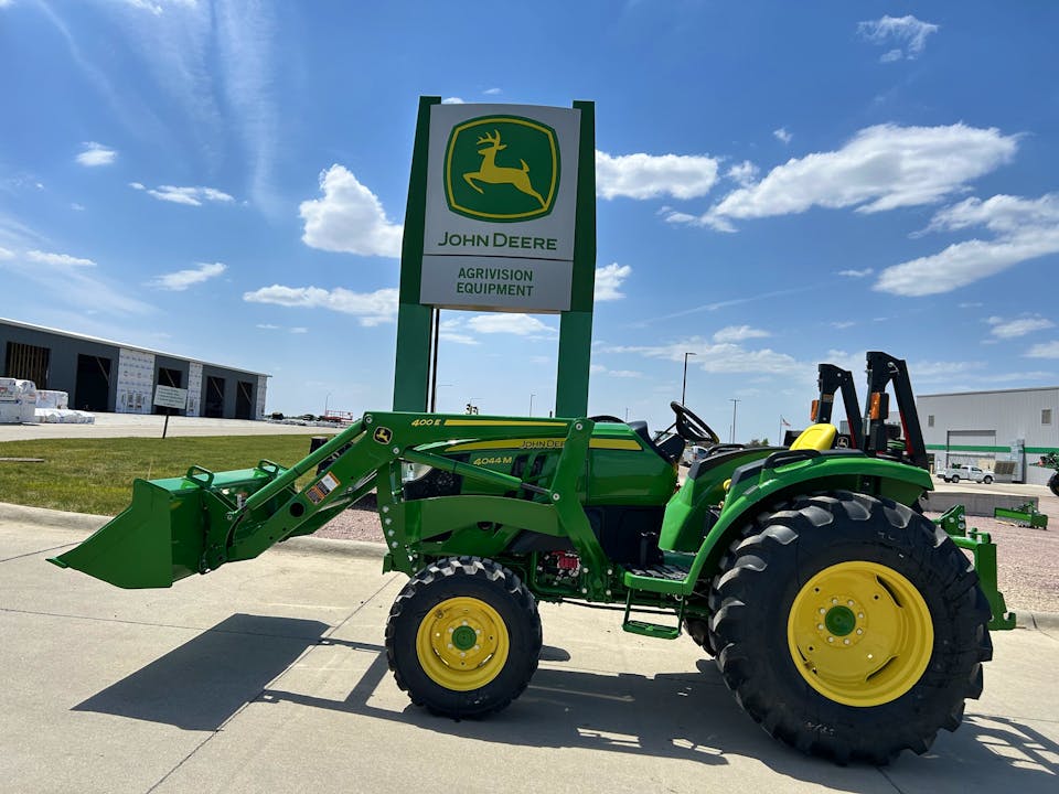 John Deere 4044M