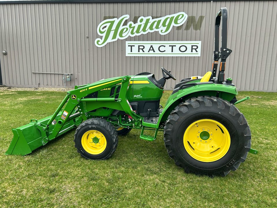 John Deere 4044M