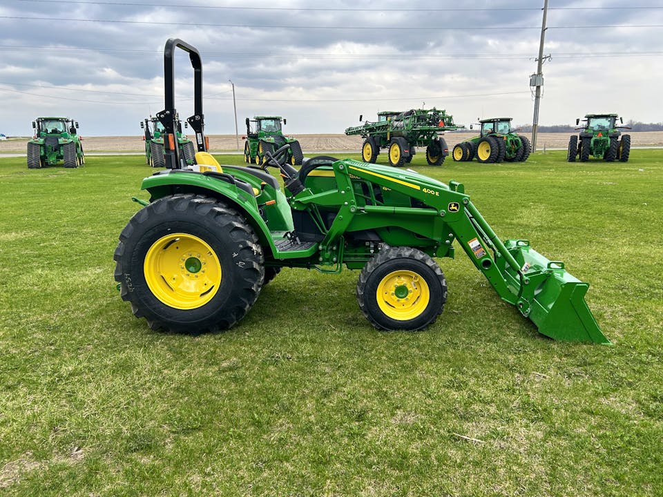 John Deere 4044M