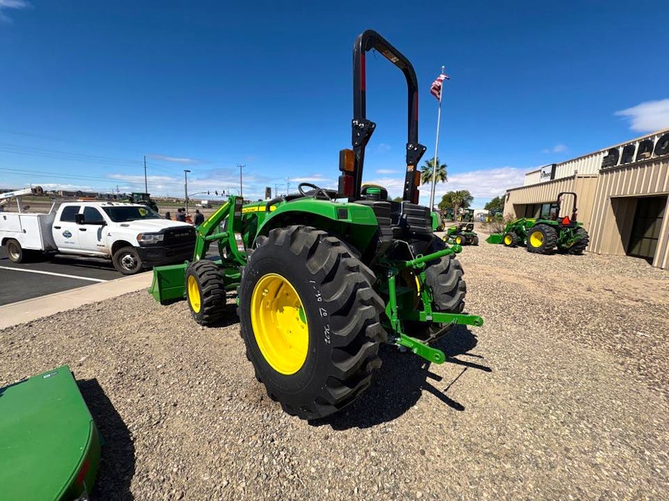 John Deere 4044M