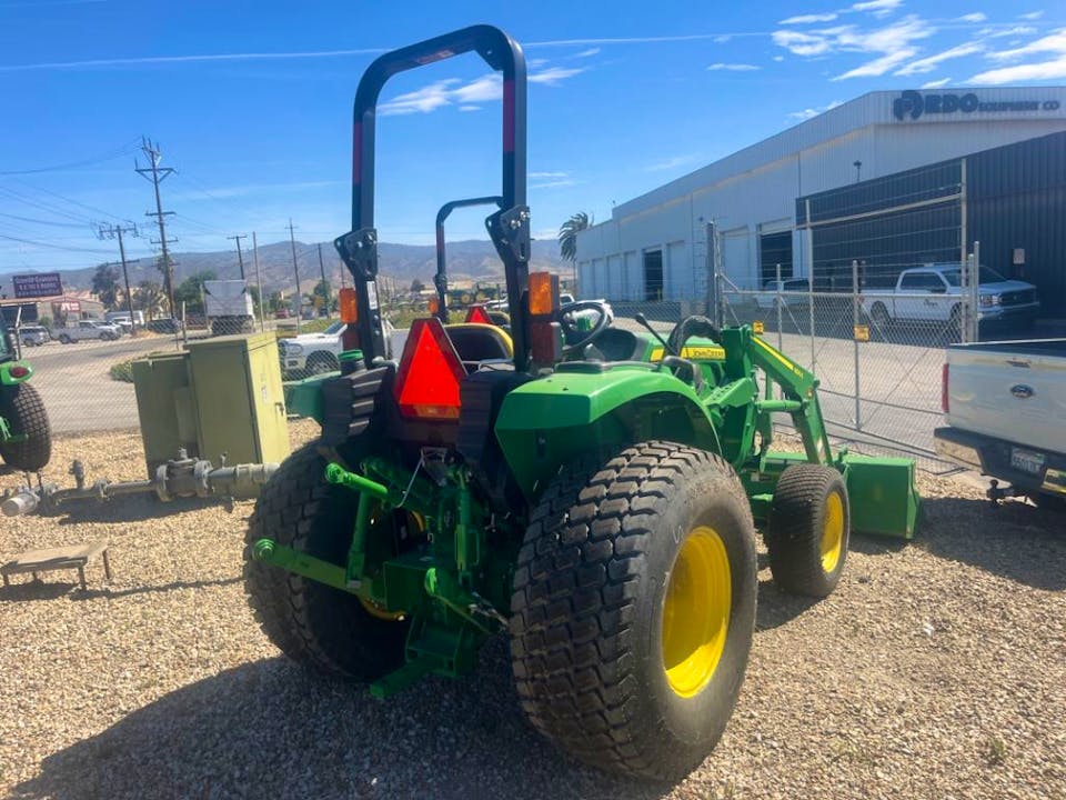 John Deere 4052M