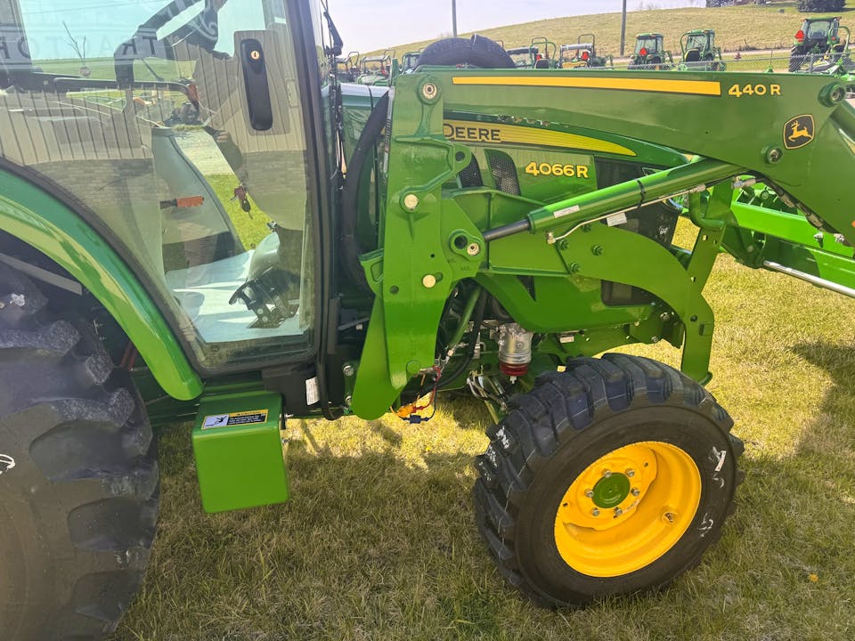 John Deere 4066R