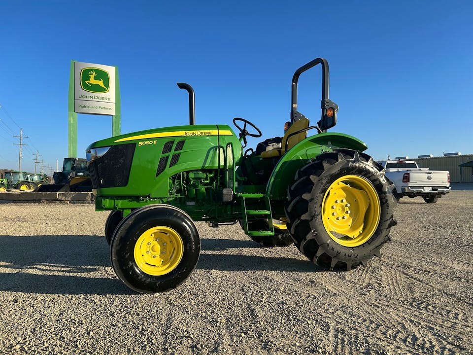 John Deere 5050E