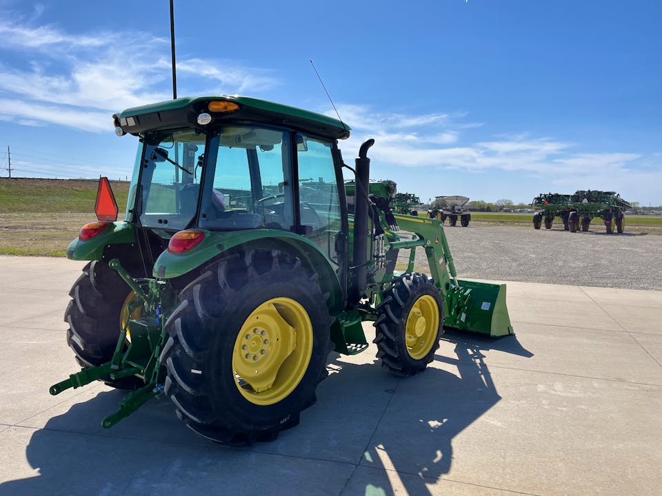 John Deere 5075E