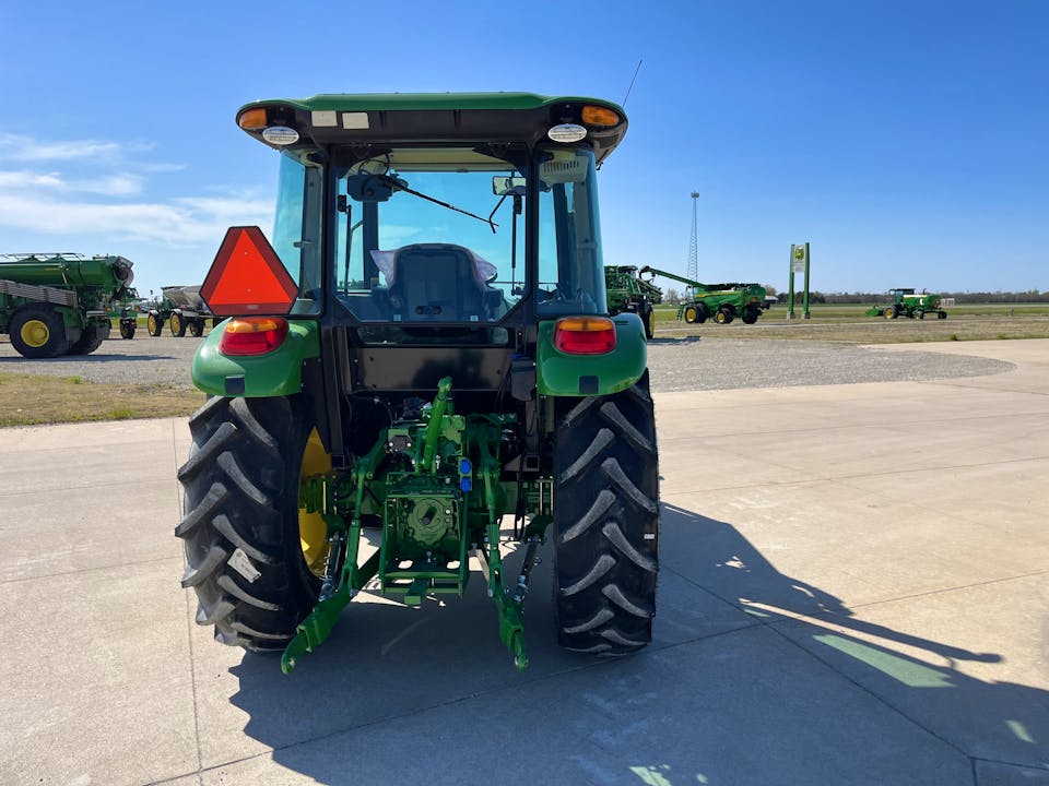 John Deere 5075E
