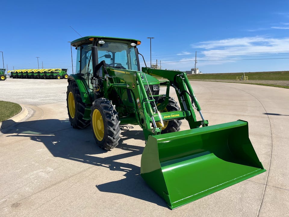 John Deere 5075E