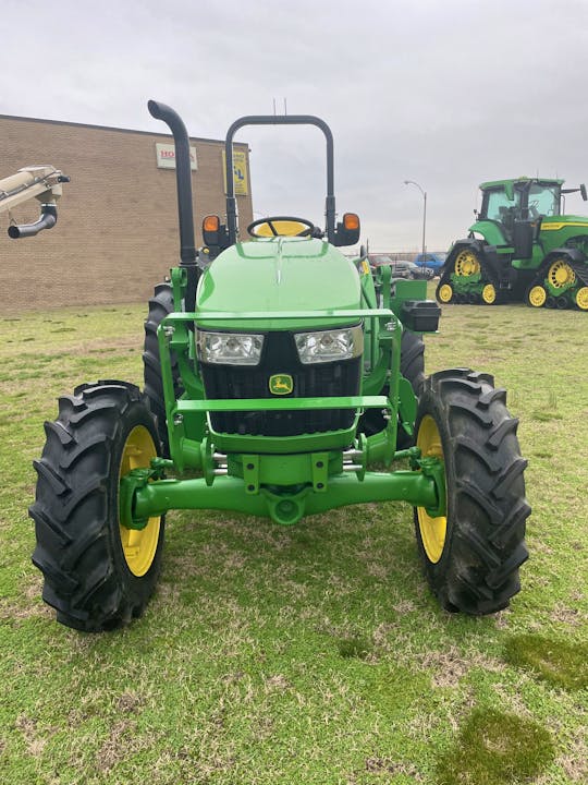 John Deere 5075E