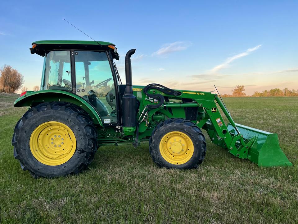 John Deere 5090E