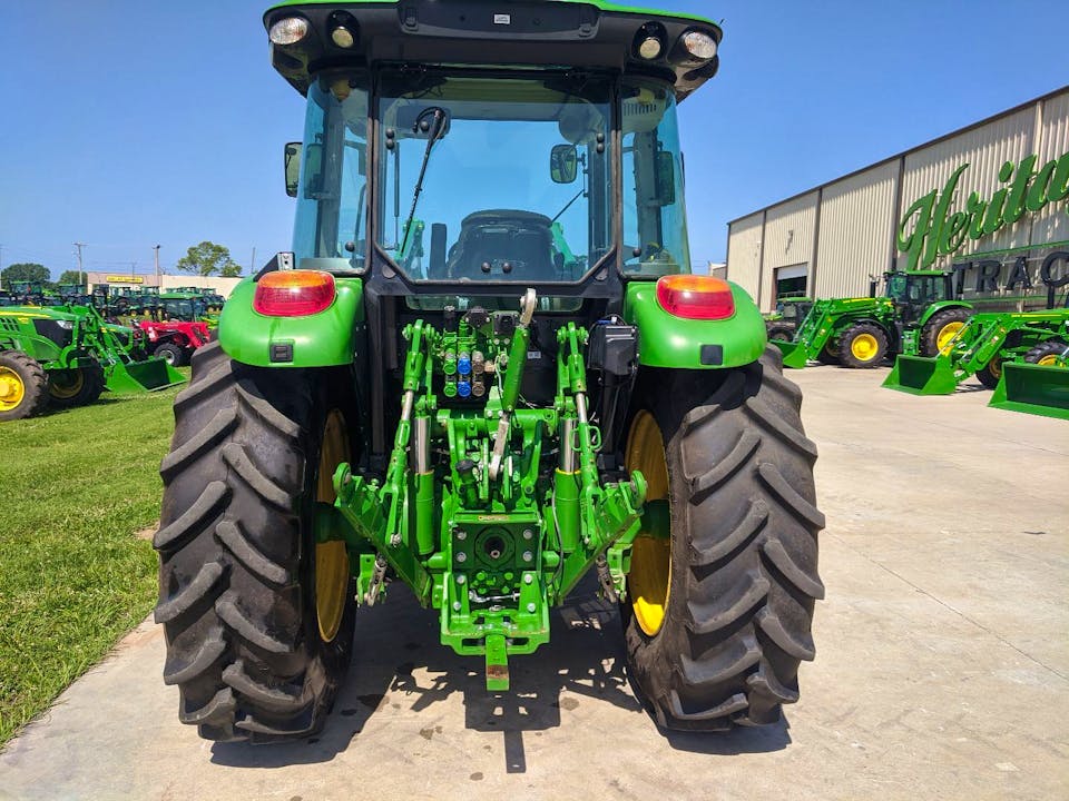 John Deere 5105M