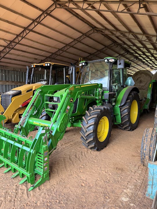 John Deere 5105M