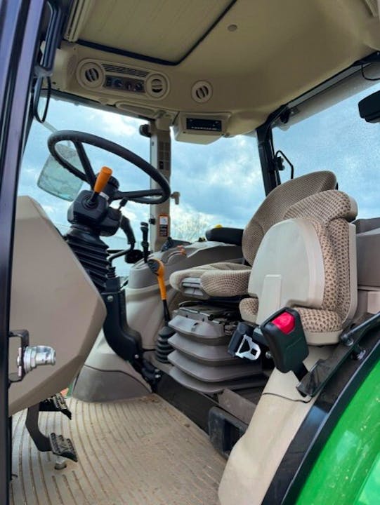 John Deere 5105M