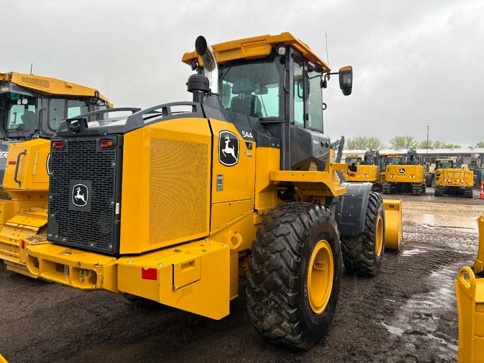 John Deere 544P