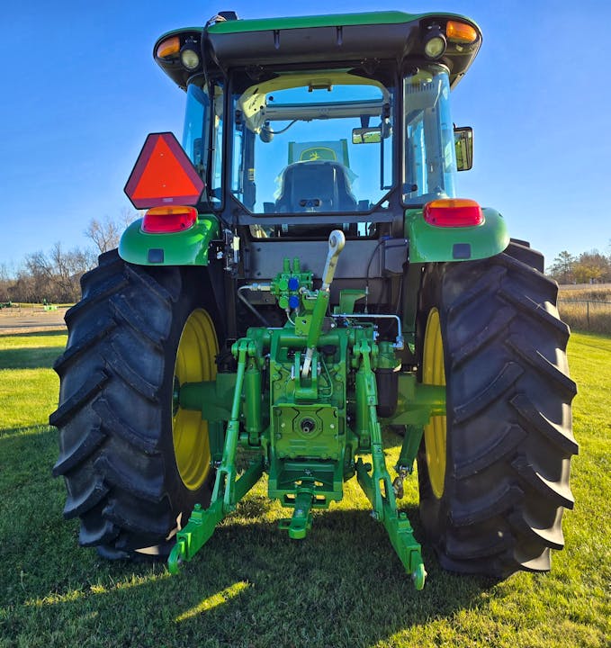 John Deere 6135E