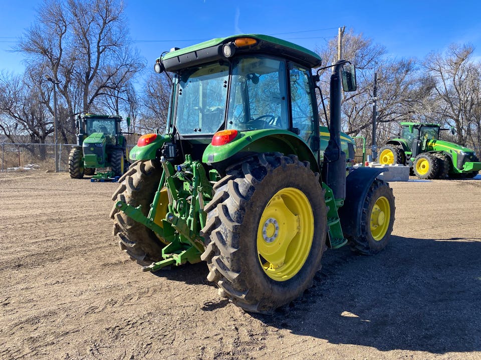 John Deere 6135E
