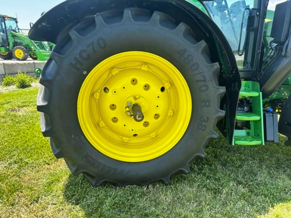 John Deere 6M 125