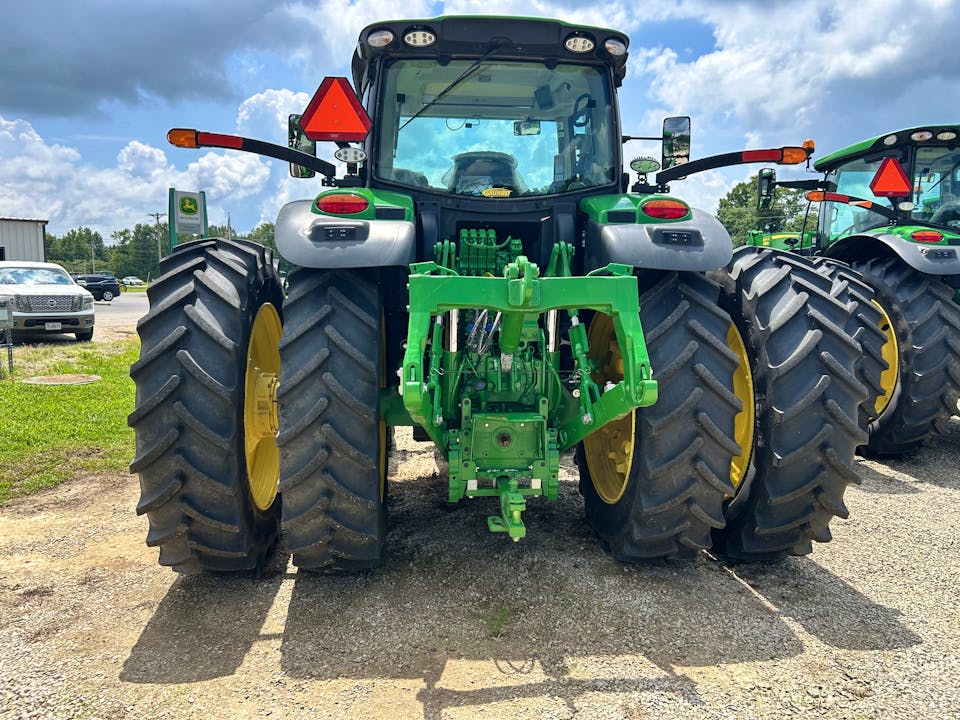 John Deere 6R 215