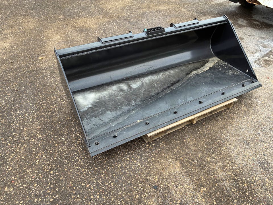 John Deere 78" HD CONSTRUCTION BUCKET WITH BOLT ON CUTTING EDGE