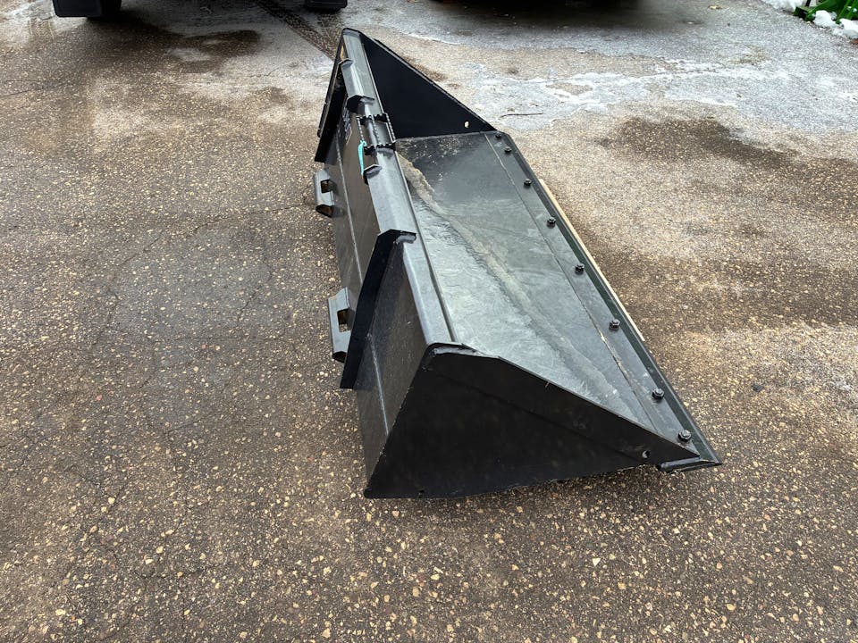 John Deere 78" HD CONSTRUCTION BUCKET WITH BOLT ON CUTTING EDGE