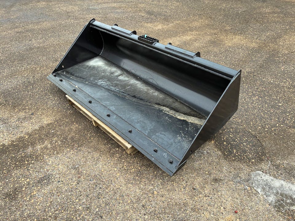 John Deere 78" HD CONSTRUCTION BUCKET WITH BOLT ON CUTTING EDGE