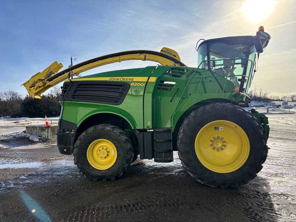John Deere 8200
