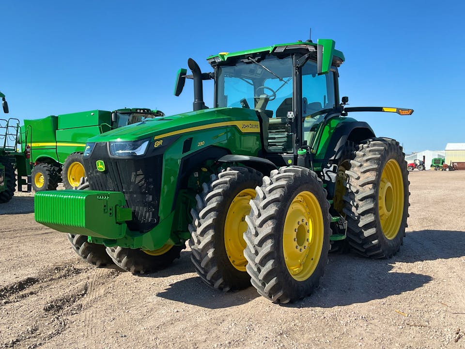 John Deere 8R 230