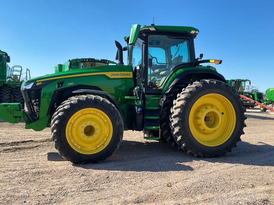 John Deere 8R 230