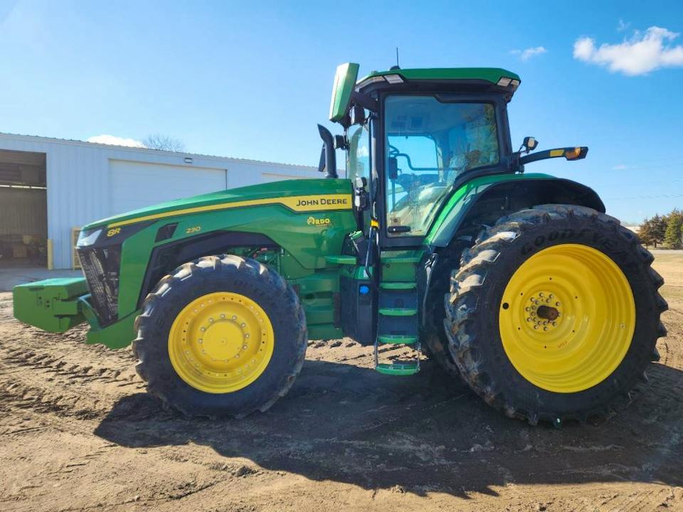 John Deere 8R 230
