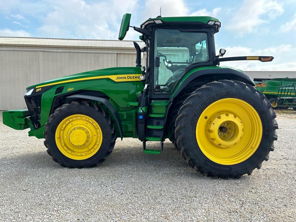 John Deere 8R 250