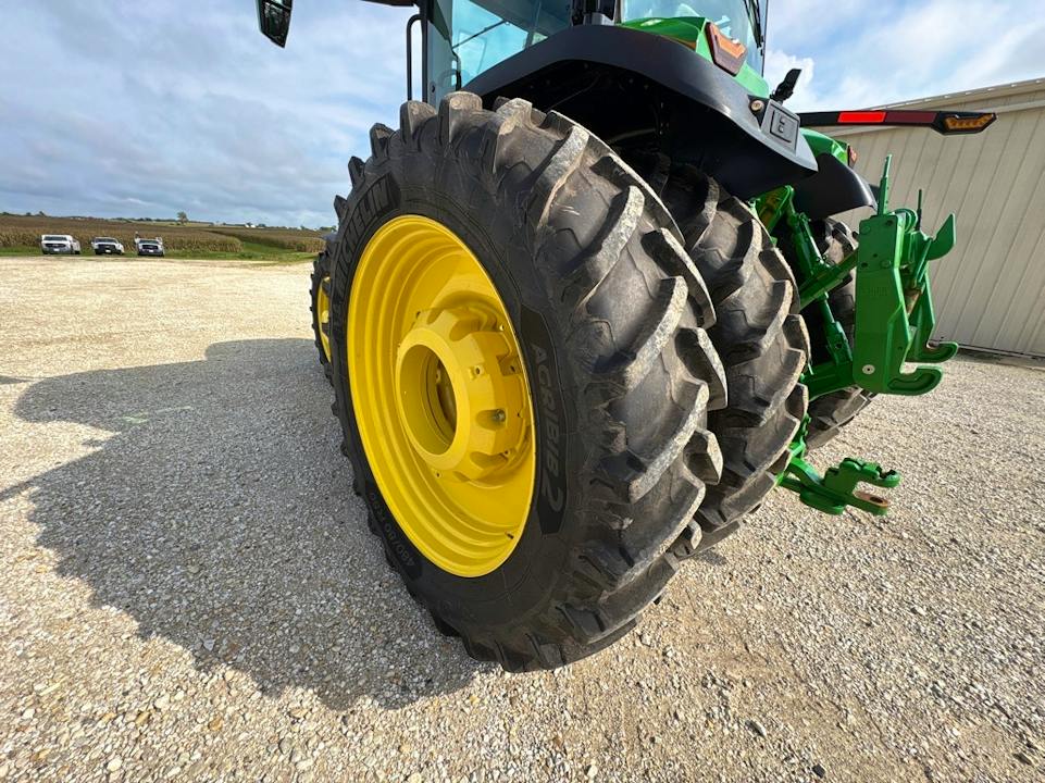 John Deere 8R 250