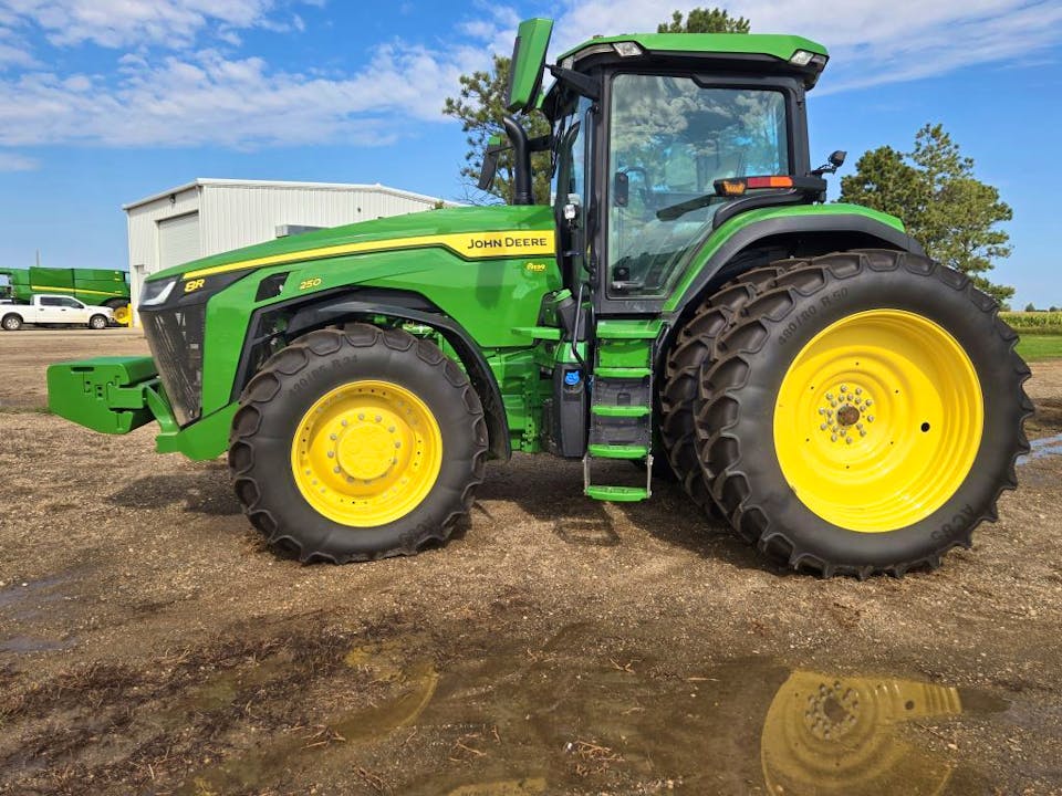 John Deere 8R 250