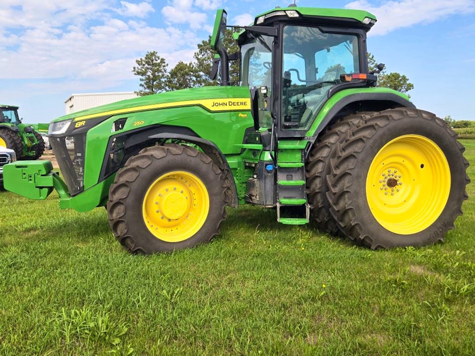 John Deere 8R 250