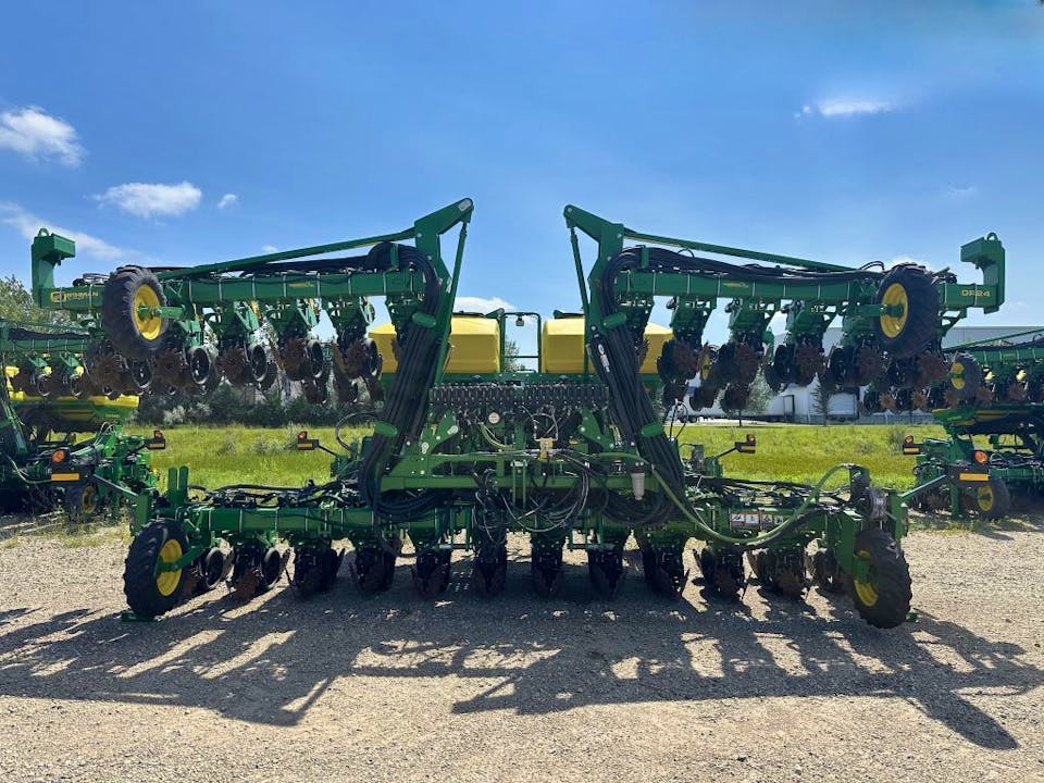 John Deere DR24