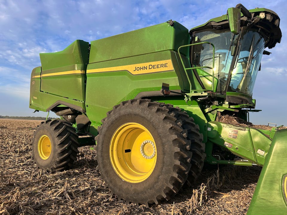 John Deere S7 700