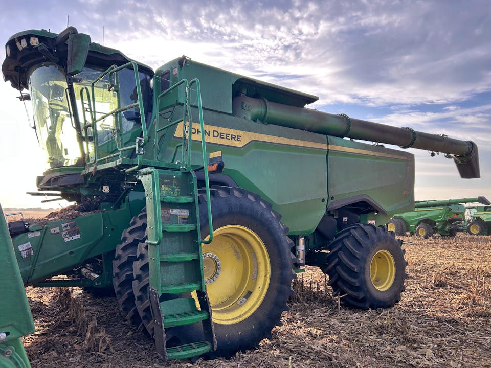 John Deere S7 700
