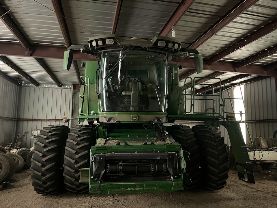 John Deere S7 700