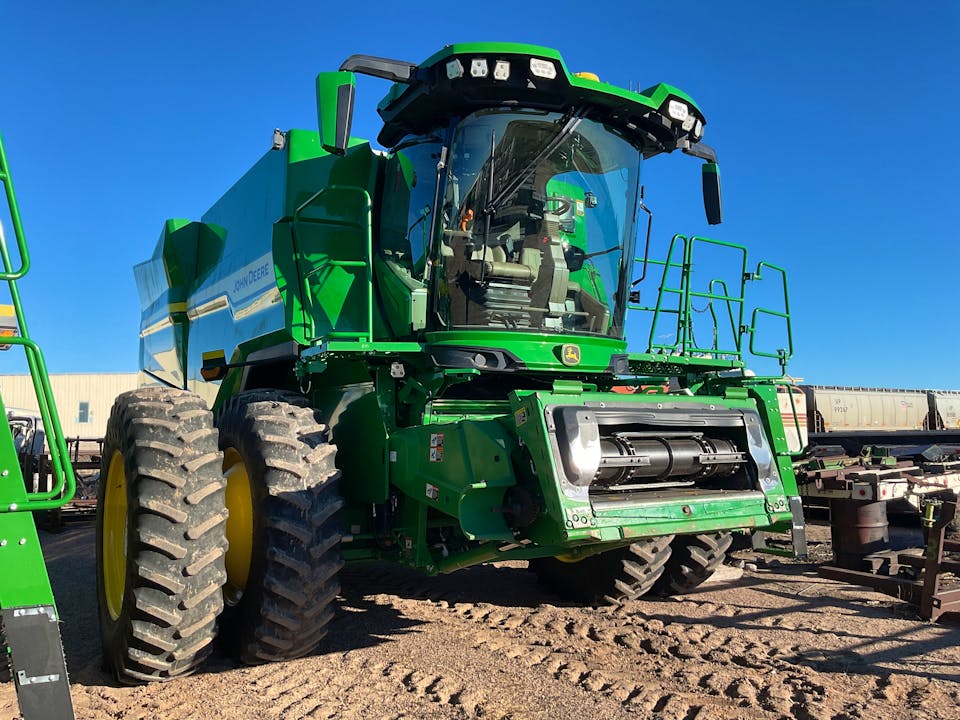 John Deere S7 700