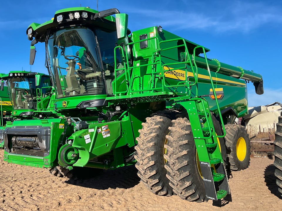 John Deere S7 700