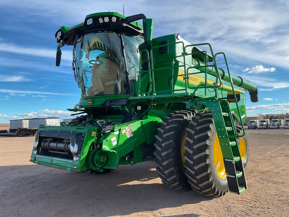 John Deere S7 700